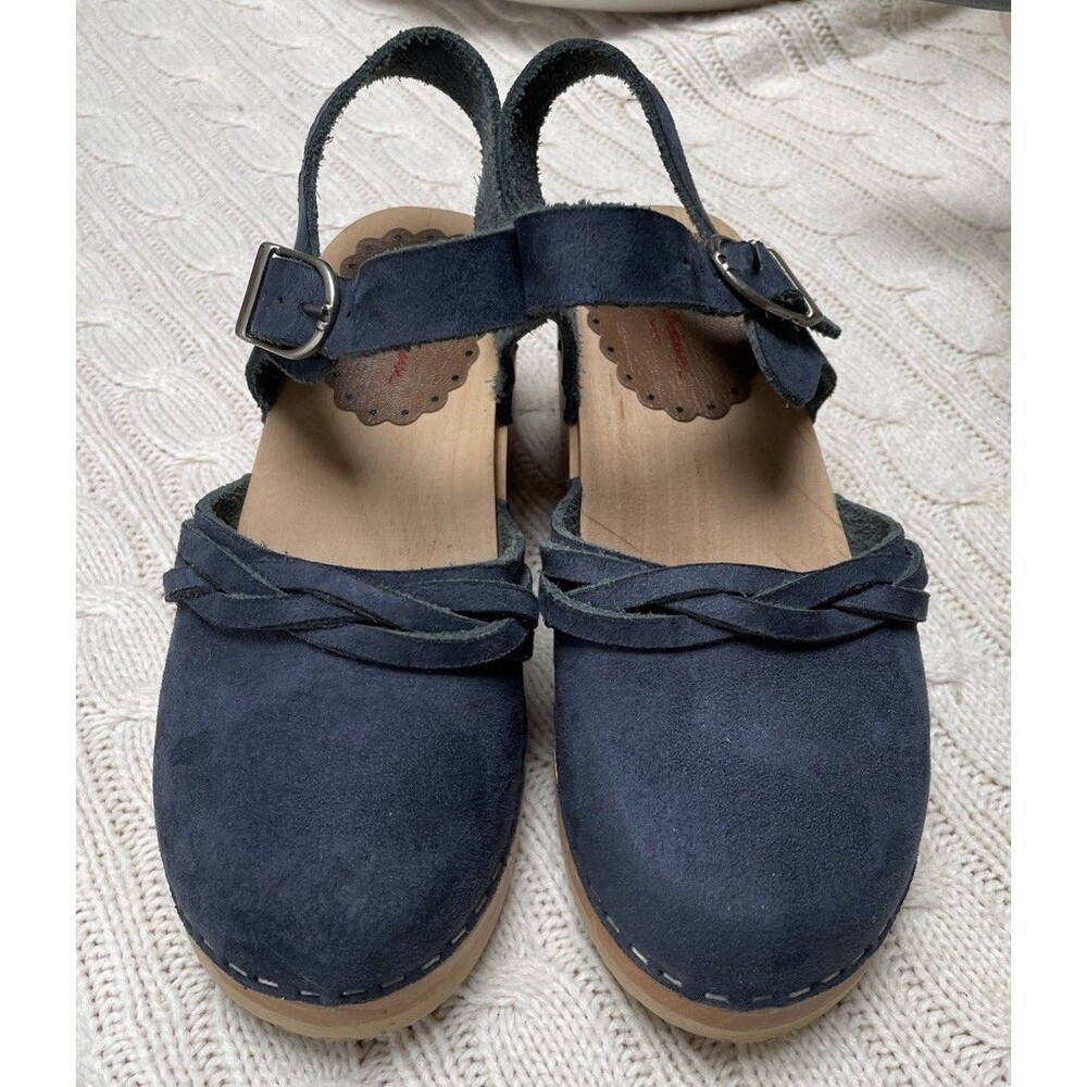 Hanna Anderson blue suede clog/Mary Jane’s Big Kid size 1.5-2. Two inch tall